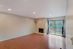 917 Burgess Cir, Buffalo Grove, IL 60089 - Photo 7