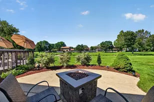 701 Parkview Ct, Roselle, IL 60172 - Photo 3