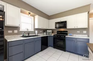 2111 Victoria Lakes Dr, Plainfield, IL 60586 - Photo 7