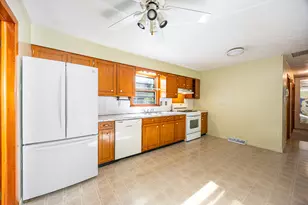 421 Geary St, Centralia, IL 62801 - Photo 9