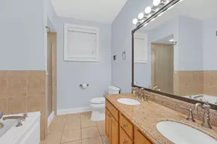 6442 N Mozart St, Chicago, IL 60645 - Photo 13