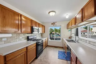 2400 Mark Ave, Zion, IL 60099 - Photo 11