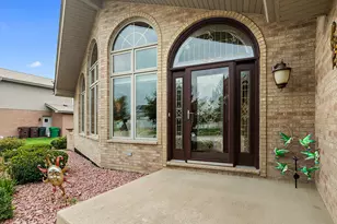 8446 Fairfield Ln, Tinley Park, IL 60487 - Photo 3