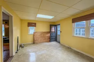 907 Central Ave, Tilton, IL 61833 - Photo 9