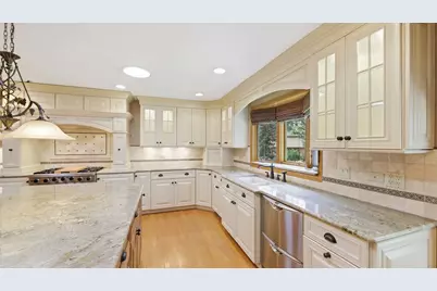 7810 Regency Grove Drive, Darien, IL 60561 - Photo 15