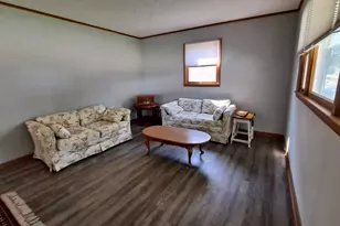 211 Fruit St, Peru, IL 61354 - Photo 3