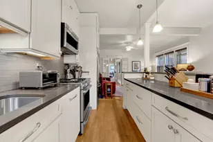 1318 W Granville Ave, Chicago, IL 60660 - Photo 7