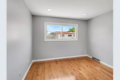 9120 Hollyberry Avenue, Des Plaines, IL 60016 - Photo 15