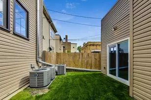 5050 N Ridgeway Ave, Chicago, IL 60625 - Photo 15