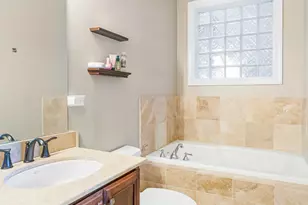 2248 W Foster Ave, Chicago, IL 60625 - Photo 19