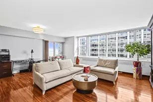4250 N Marine Dr, Chicago, IL 60613 - Photo 9