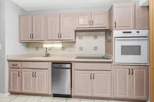 4250 N Marine Dr, Chicago, IL 60613 - Photo 13