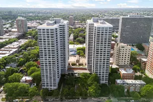 4250 N Marine Dr, Chicago, IL 60613 - Photo 3