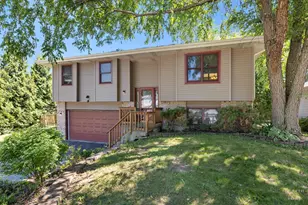 558 Barbary Ln, Woodstock, IL 60098 - Photo 1