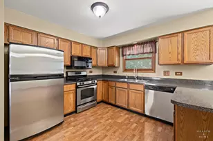 558 Barbary Ln, Woodstock, IL 60098 - Photo 9