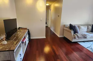 220 Hawthorne Ct, Schaumburg, IL 60193 - Photo 5