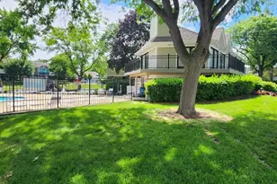 220 Hawthorne Ct, Schaumburg, IL 60193 - Photo 17