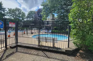 220 Hawthorne Ct, Schaumburg, IL 60193 - Photo 15