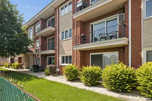 4750 W 101st St, Oak Lawn, IL 60453 - Photo 1