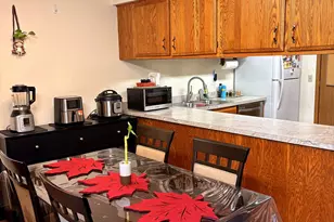 940 Jefferson Ave, Elgin, IL 60120 - Photo 5