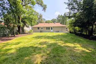 110 N Knollwood Dr, Wheaton, IL 60187 - Photo 9