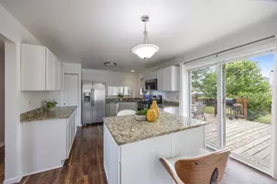 1237 E Greystone Dr, Round Lake Beach, IL 60073 - Photo 7
