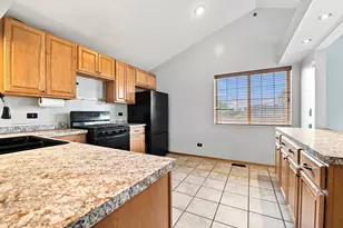 373 Evening Star Ct, Bolingbrook, IL 60440 - Photo 9