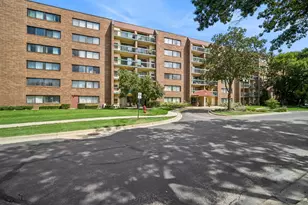1840 Huntington Blvd, Hoffman Estates, IL 60169 - Photo 1