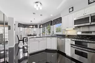 75 Madeline Cir, Schaumburg, IL 60173 - Photo 13