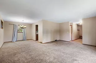5848 Weymouth Dr, Rockford, IL 61114 - Photo 5