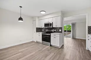 1671 Mission Hills Rd, Northbrook, IL 60062 - Photo 9