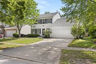 197 Knightsbridge Dr, Mundelein, IL 60060 - Photo 1