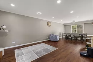 197 Knightsbridge Dr, Mundelein, IL 60060 - Photo 3