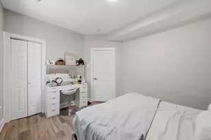 9015 S Muskegon Ave, Chicago, IL 60617 - Photo 19
