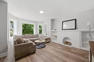 9015 S Muskegon Ave, Chicago, IL 60617 - Photo 3