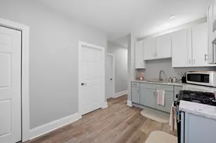 9015 S Muskegon Ave, Chicago, IL 60617 - Photo 11
