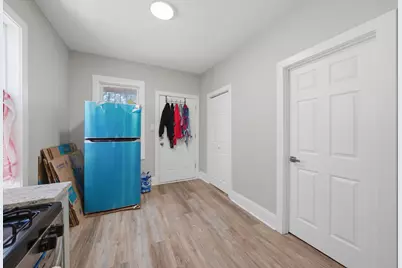 9015 S Muskegon Avenue, Chicago, IL 60617 - Photo 15