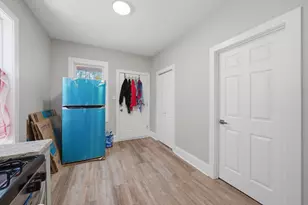 9015 S Muskegon Ave, Chicago, IL 60617 - Photo 15
