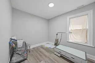 9015 S Muskegon Ave, Chicago, IL 60617 - Photo 25