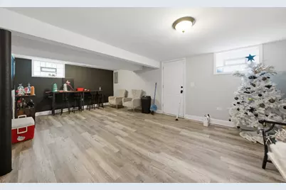 8559 S Phillips Avenue, Chicago, IL 60617 - Photo 17