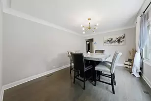 8559 S Phillips Ave, Chicago, IL 60617 - Photo 3
