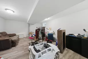 8559 S Phillips Ave, Chicago, IL 60617 - Photo 19