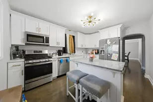 8559 S Phillips Ave, Chicago, IL 60617 - Photo 7