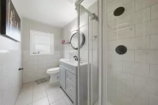 8559 S Phillips Ave, Chicago, IL 60617 - Photo 9