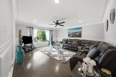 8559 S Phillips Avenue, Chicago, IL 60617 - Photo 5