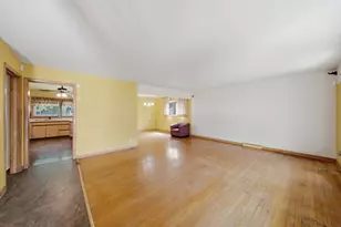 15531 Woodlawn E Ave, South Holland, IL 60473 - Photo 7