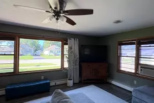 530 E 3rd St, Lockport, IL 60441 - Photo 3