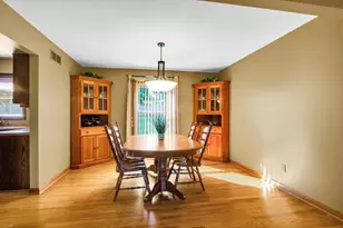 130 Lewis Ct, Saint Charles, IL 60174 - Photo 9