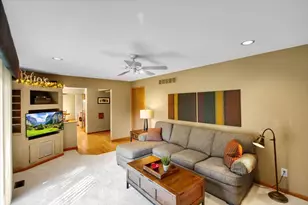 130 Lewis Ct, Saint Charles, IL 60174 - Photo 15
