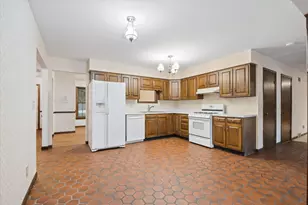 2S730 White Oak Ln, Batavia, IL 60510 - Photo 9